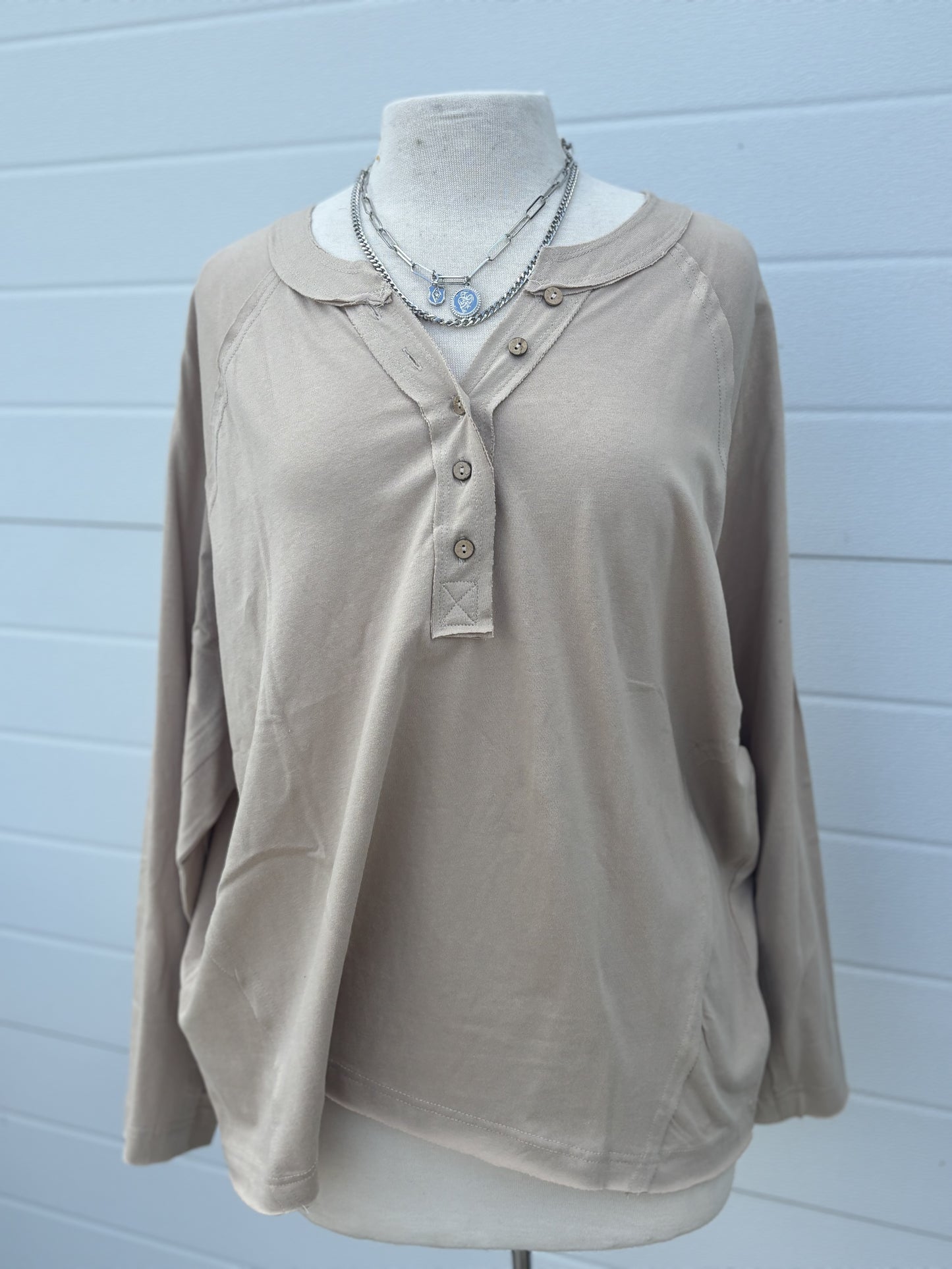 Henley Long Sleeve Tee in Khaki